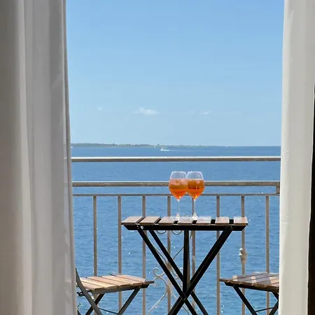 Abuela Teta - Sea Front Apartment